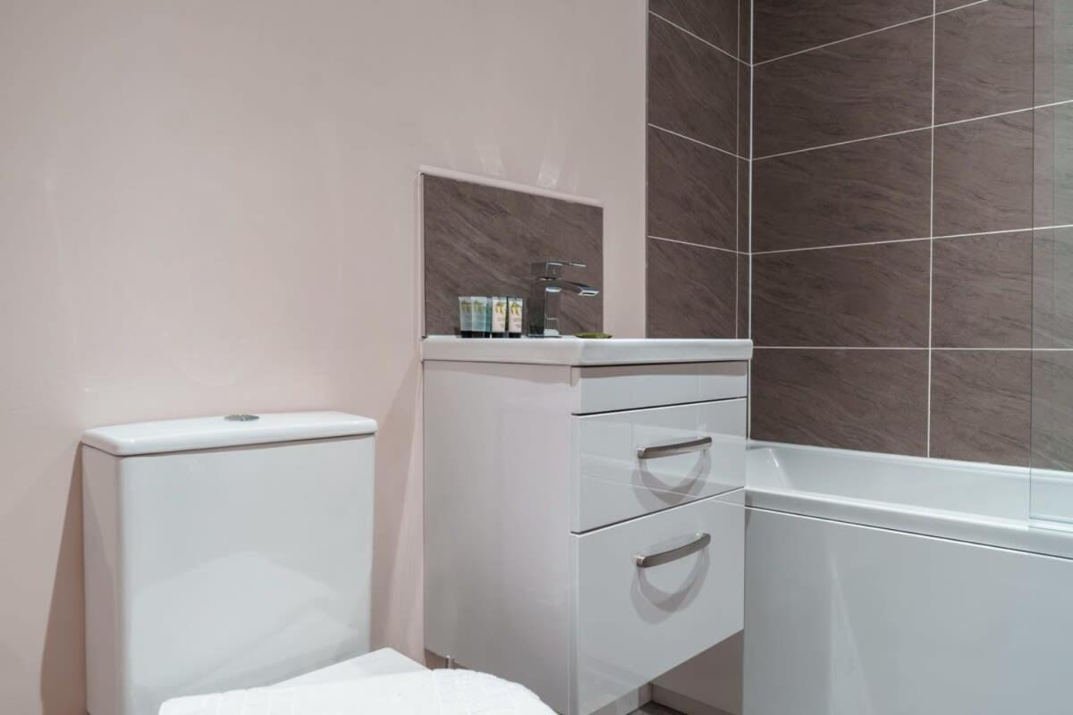 Apartment Modern 2 Bed In - Sleeps 4 *