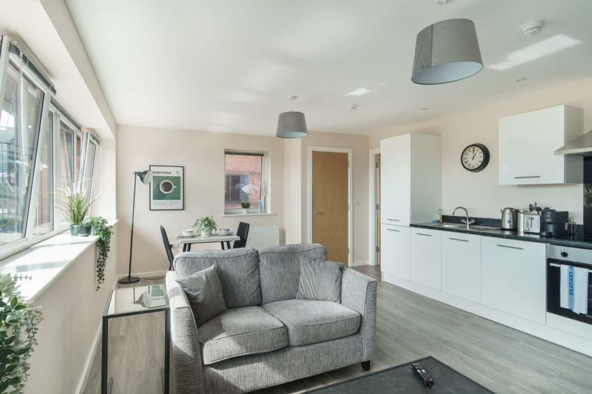 Amazing 1 Bed In - Sleeps 2 Apartment Manchester