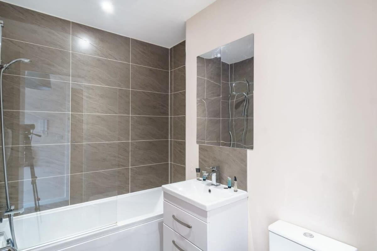 Amazing 1 Bed In - Sleeps 2 * Manchester