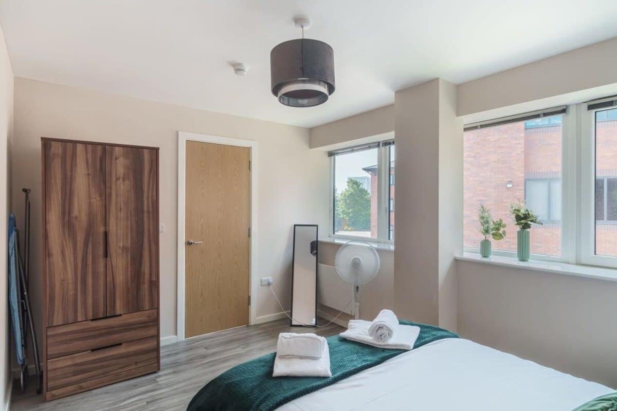 Amazing 1 Bed In - Sleeps 2 Apartment Manchester