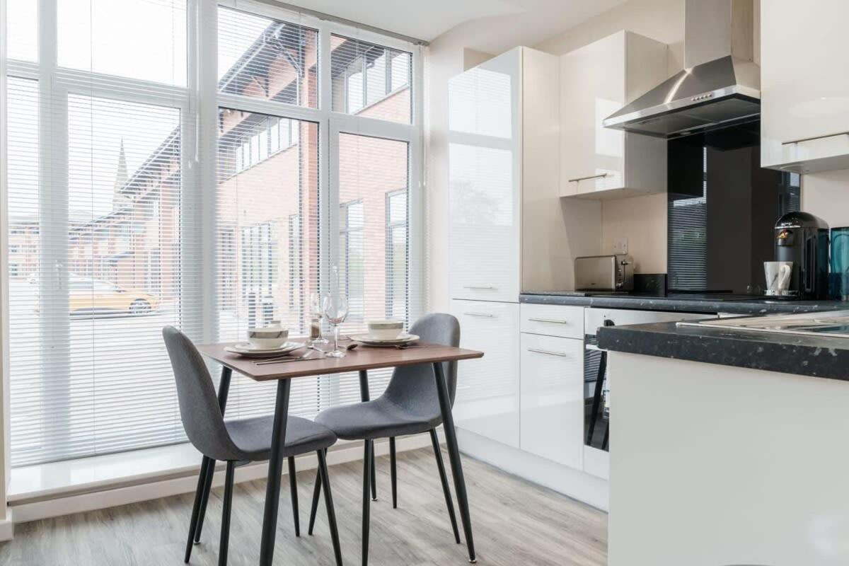 Bright 1 Bed - Sleeps 2 Apartment *