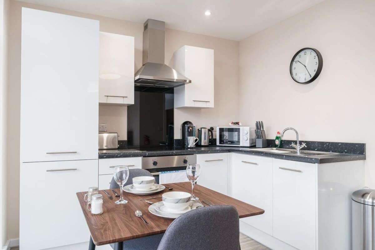 Bright 1 Bed - Sleeps 2 *