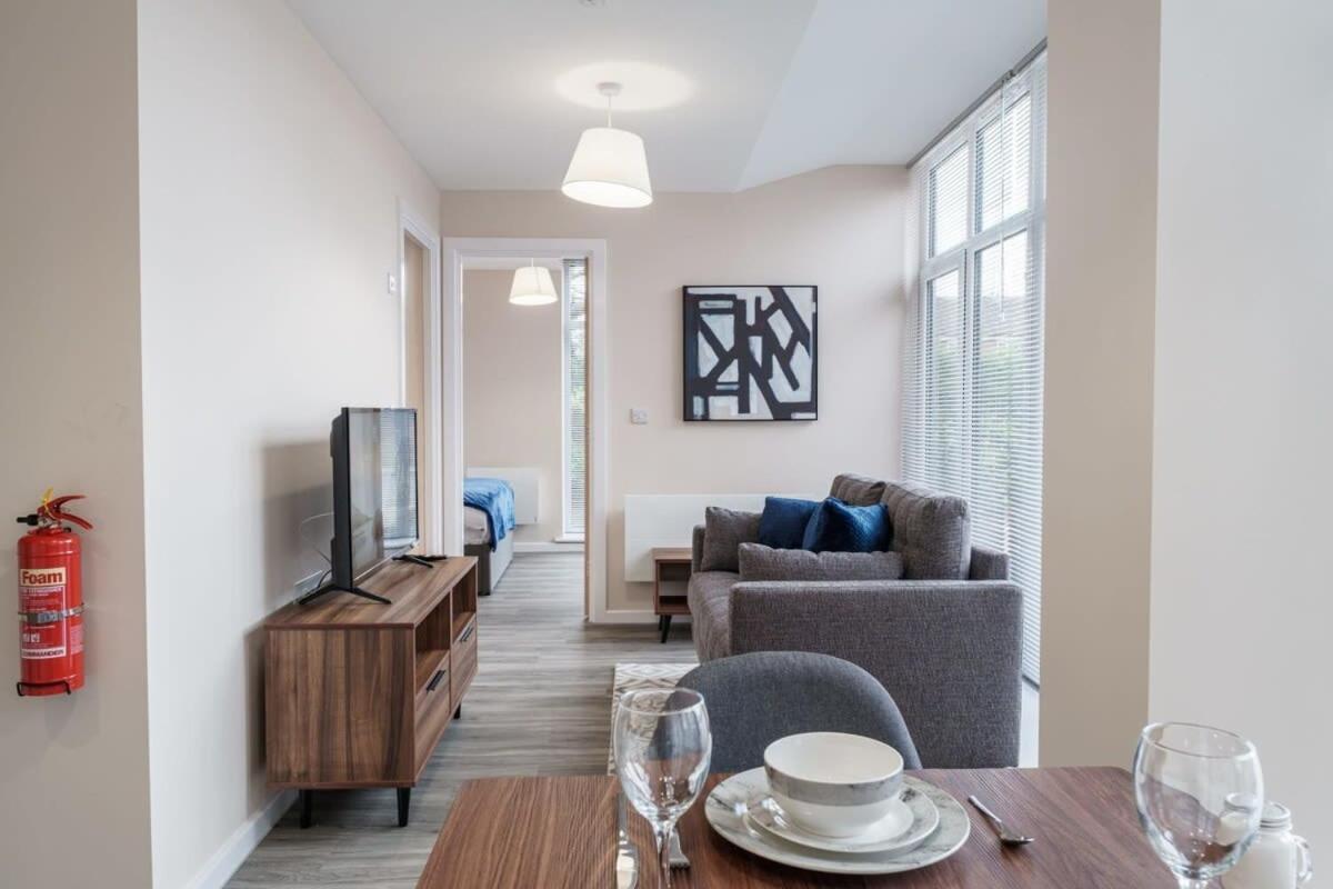 Bright 1 Bed - Sleeps 2 *