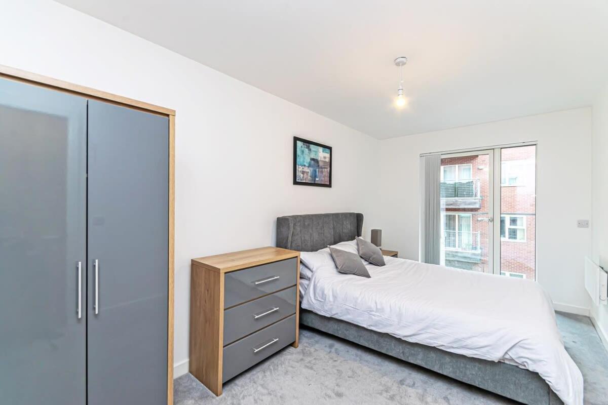 Contemporary 2 Bed In Manchester