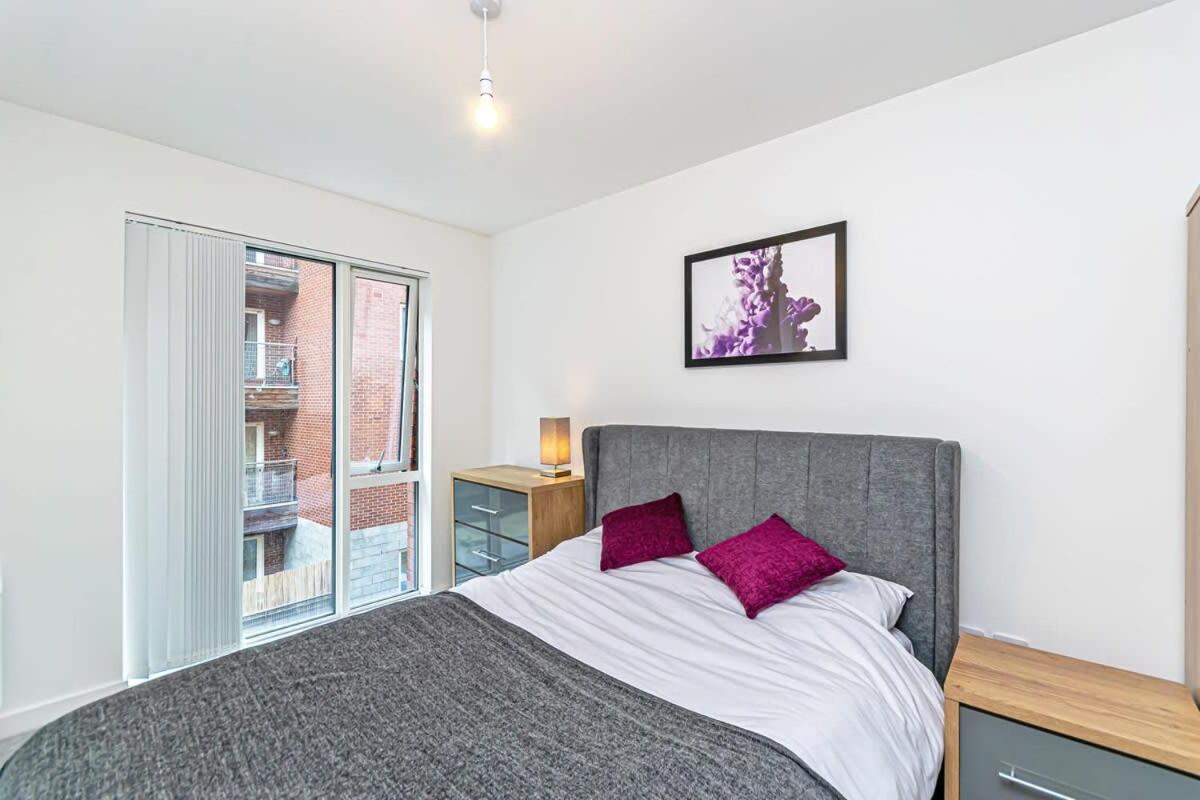 Contemporary 2 Bed In Apartment