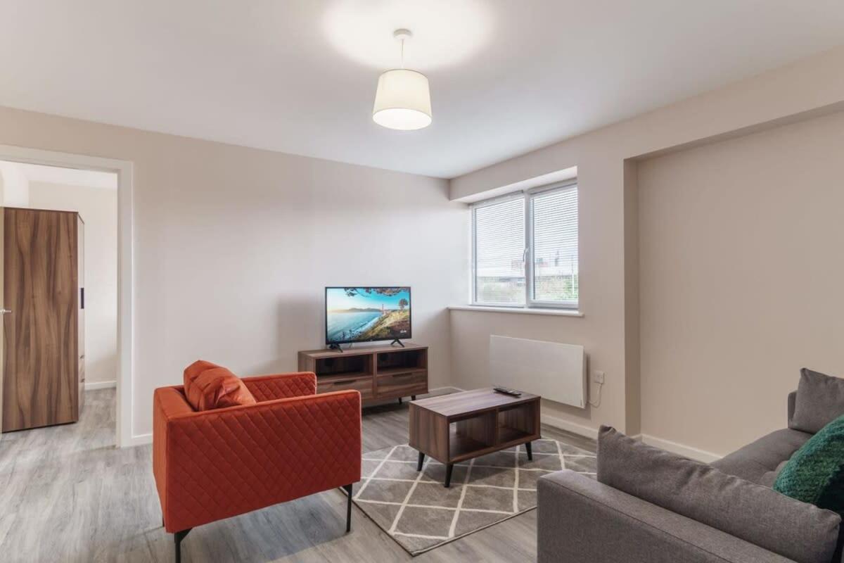 Bright 2 Bed - Sleeps 4 Apartment Manchester