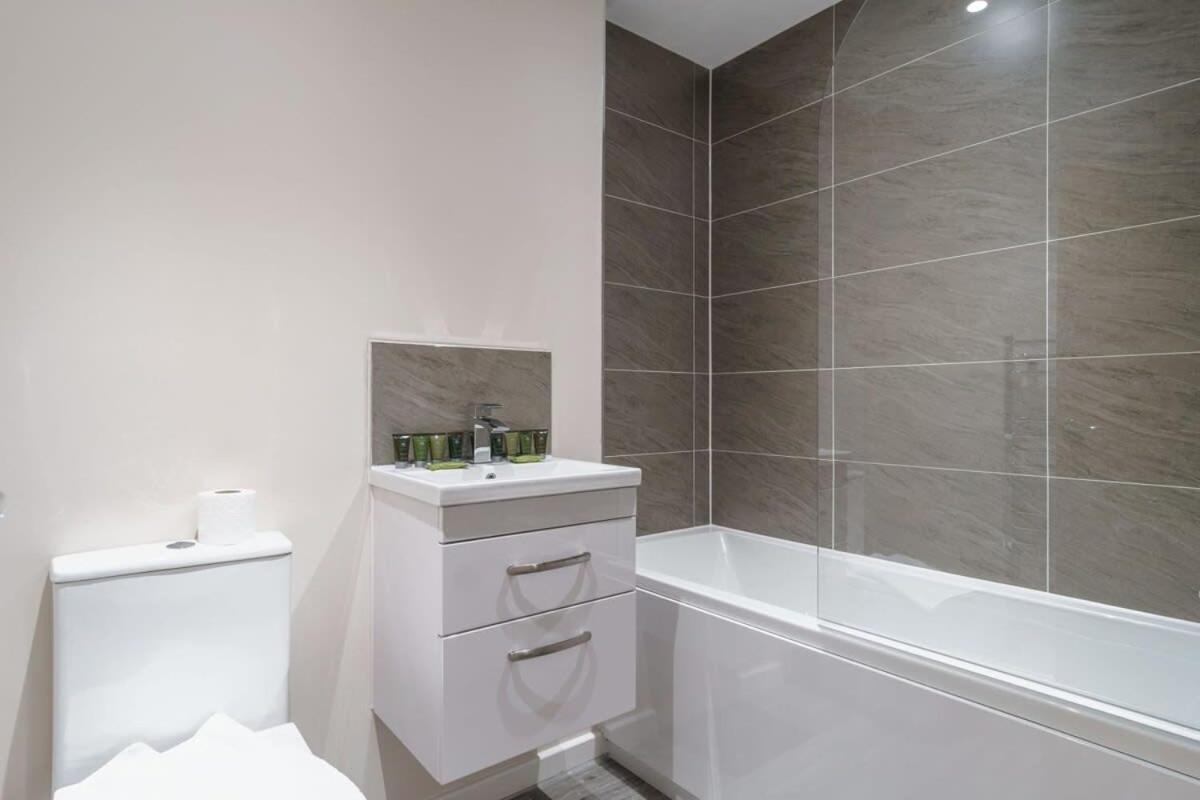 Apartment Bright 2 Bed - Sleeps 4