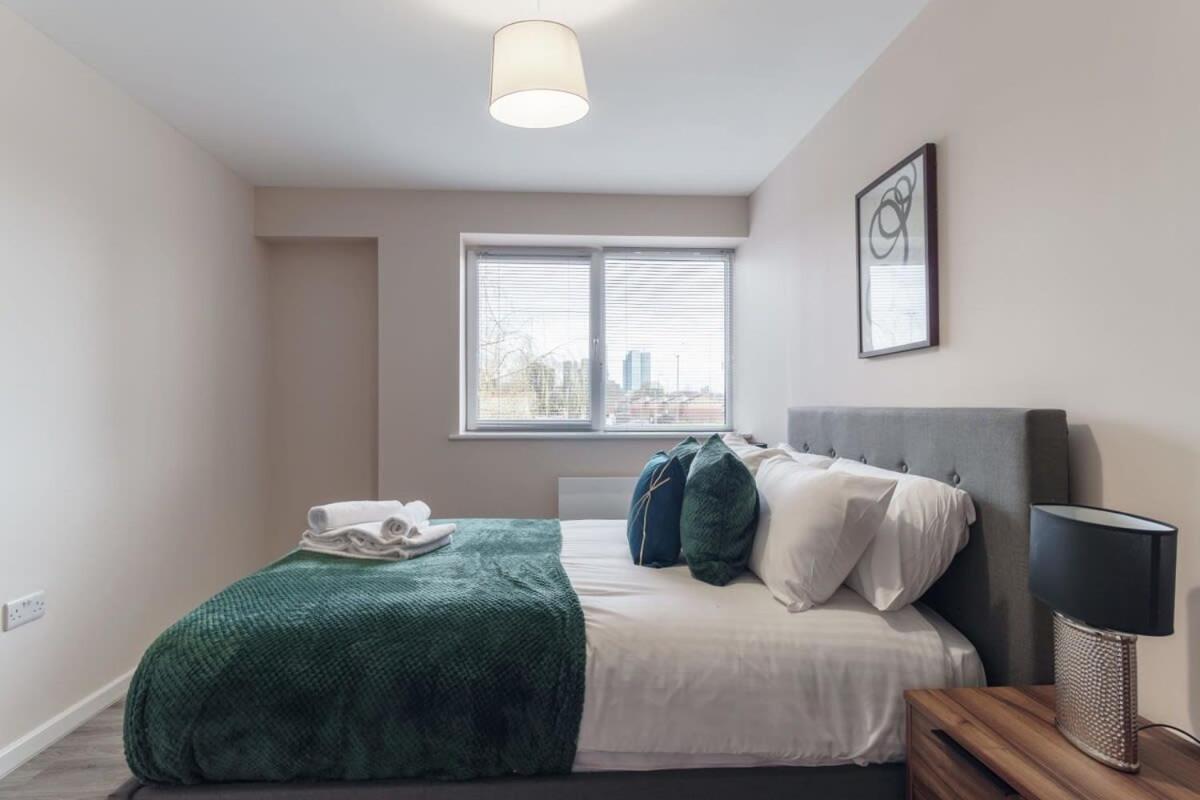 Apartment Bright 2 Bed - Sleeps 4