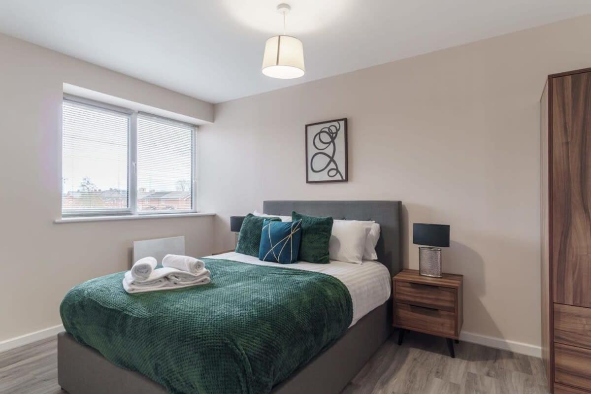 Apartment Bright 2 Bed - Sleeps 4 *