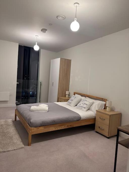 Stylish 2 Bedroom Apartment *