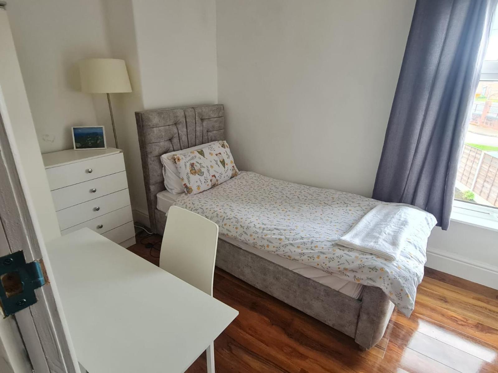 Guest house Scotland Street, Newton Heath