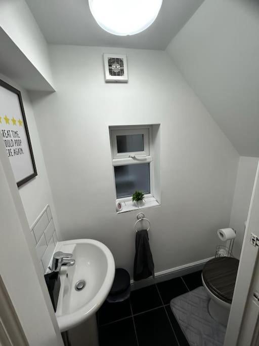 Apartment Lovely 5br In Manchester. Close To The Manchester