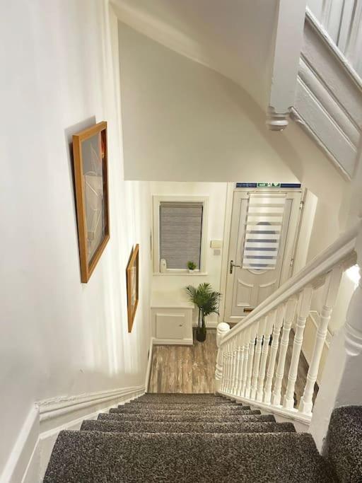 Lovely 5br In Manchester. Close To The Apartment *