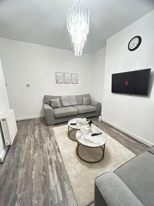 Lovely 5br In Manchester. Close To The Apartment Manchester