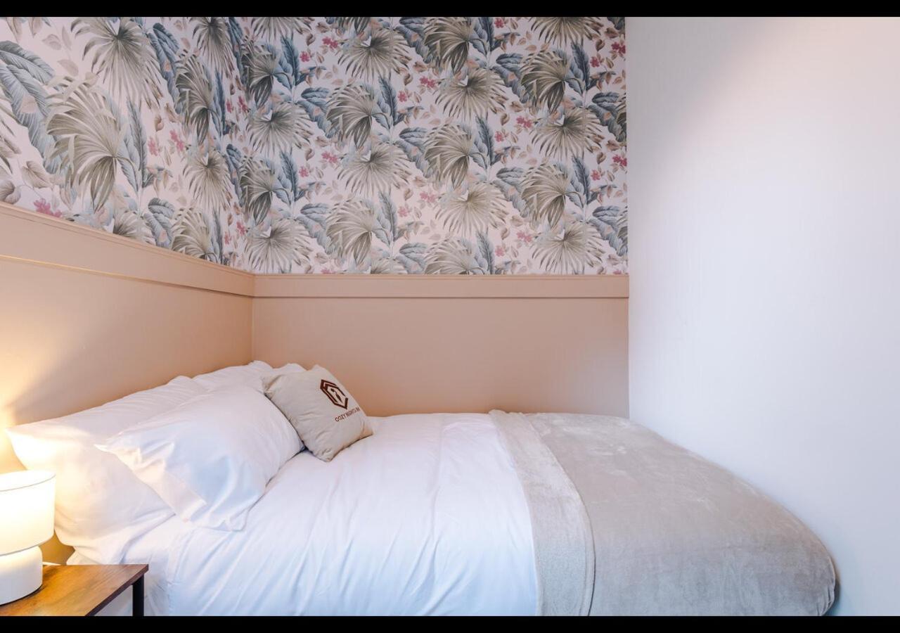 Apartment Entire Cozy Apt, Prime Location & Free Parking *
