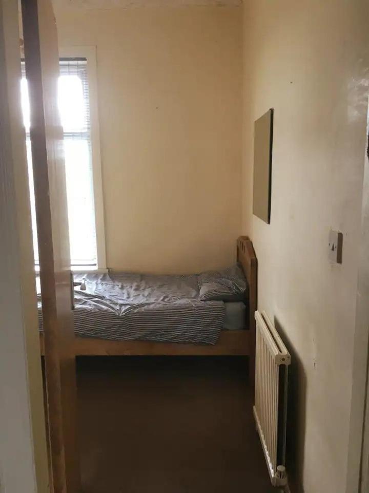 Single Room - Town & University Nearby, 24H Bus, Airport-Linked * Manchester