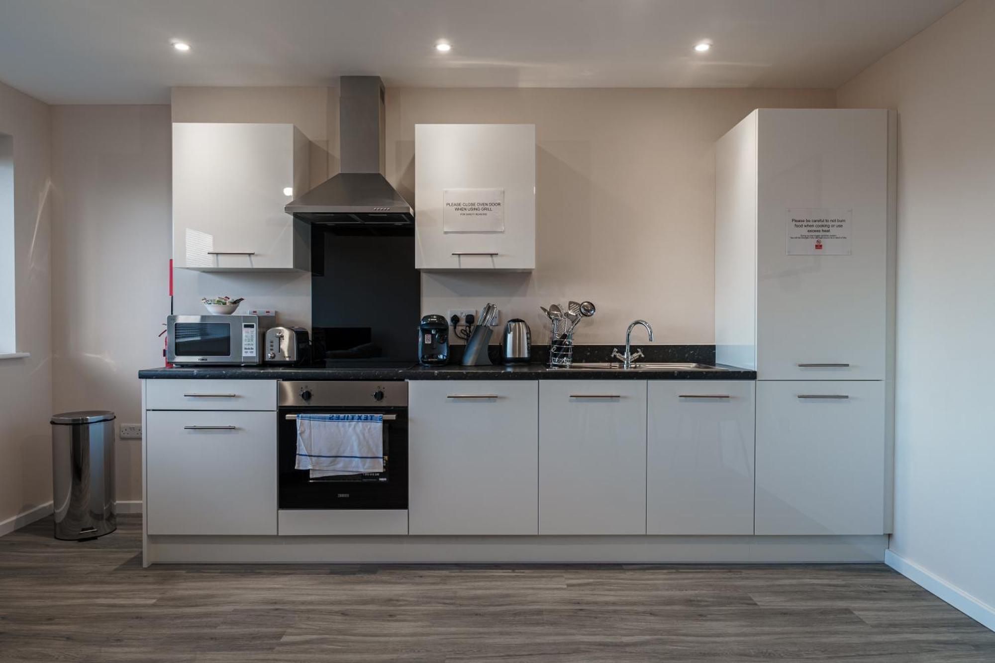 Modern Apartment, Free Parking For Two, Smart Tvs, Location Manchester