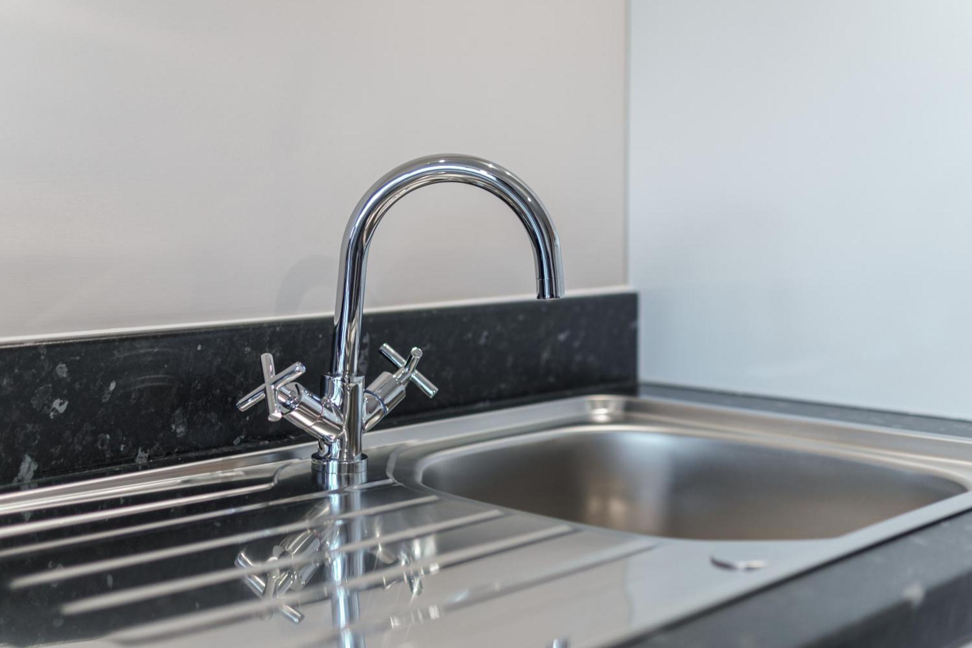 Modern Apartment, Free Parking For Two, Smart Tvs, Location Manchester