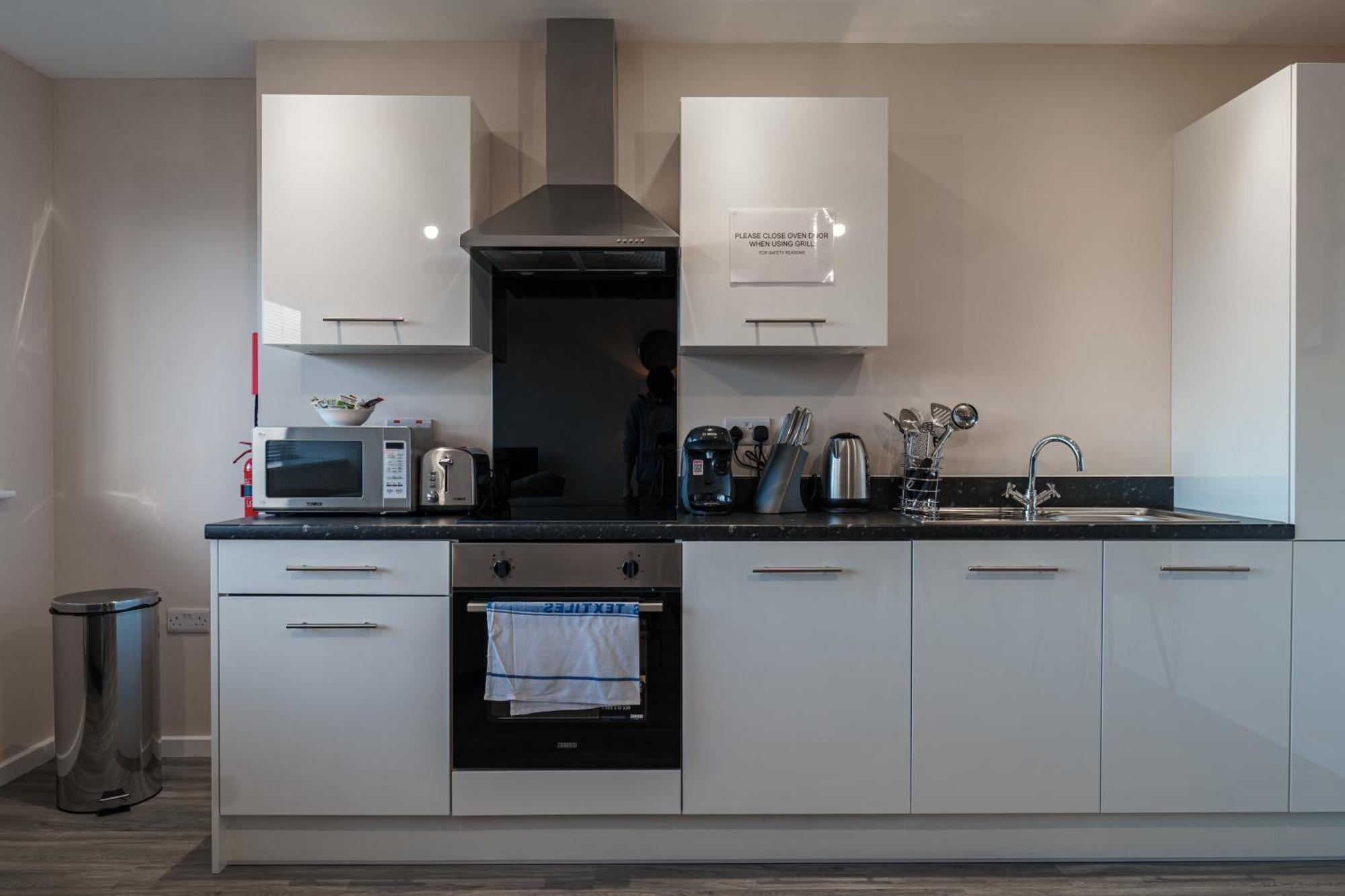 Apartment Modern Apartment, Free Parking For Two, Smart Tvs, Location