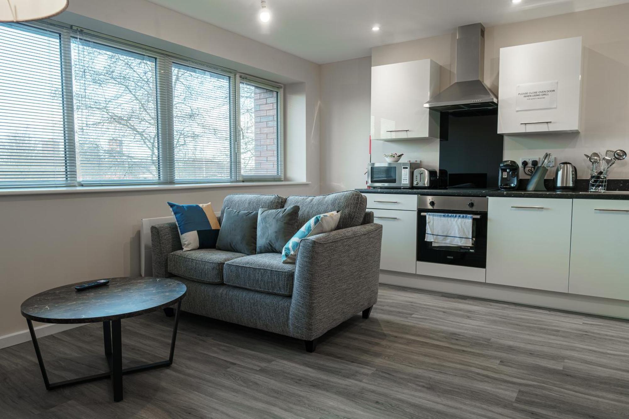 Apartment Modern Apartment, Free Parking For Two, Smart Tvs, Location