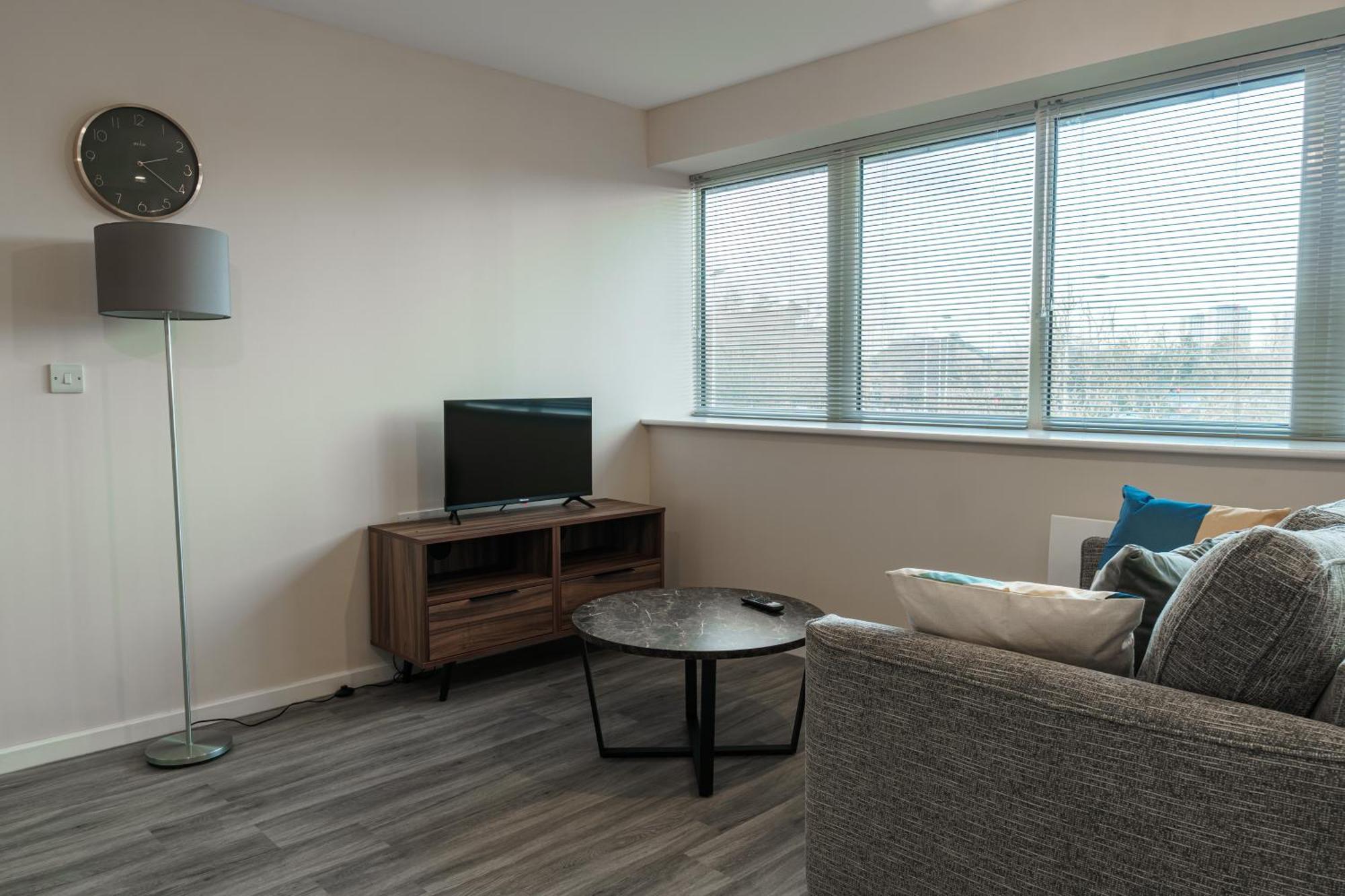 Apartment Modern Apartment, Free Parking For Two, Smart Tvs, Location Manchester