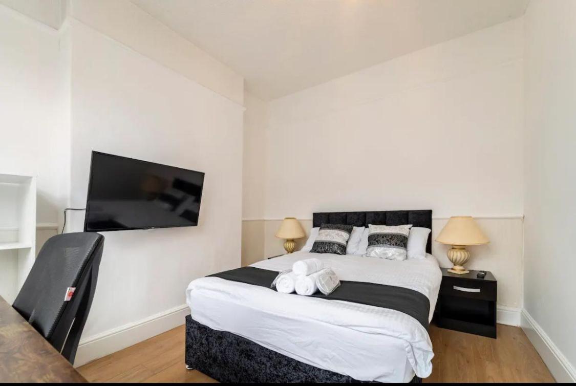 Apartment 3 Bedroom House With Modern Interior, Close To The Etihad Stadium Manchester