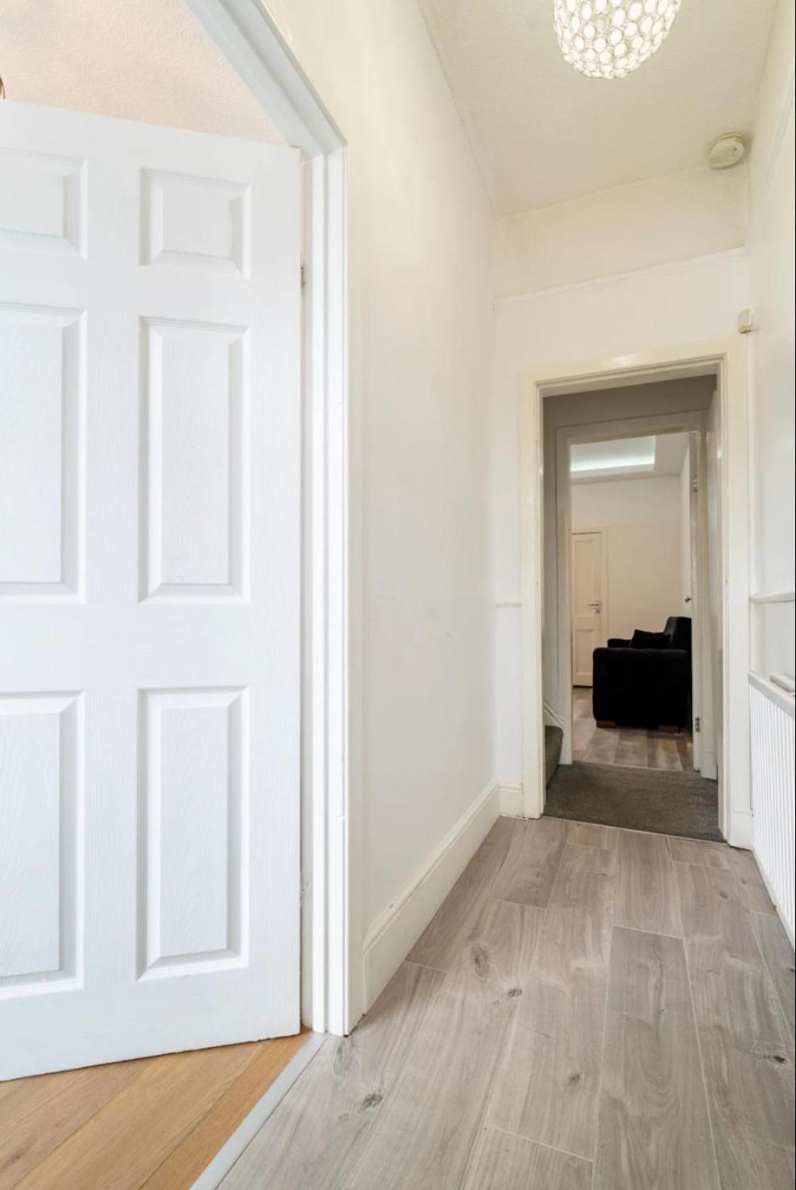 3 Bedroom House With Modern Interior, Close To The Etihad Stadium