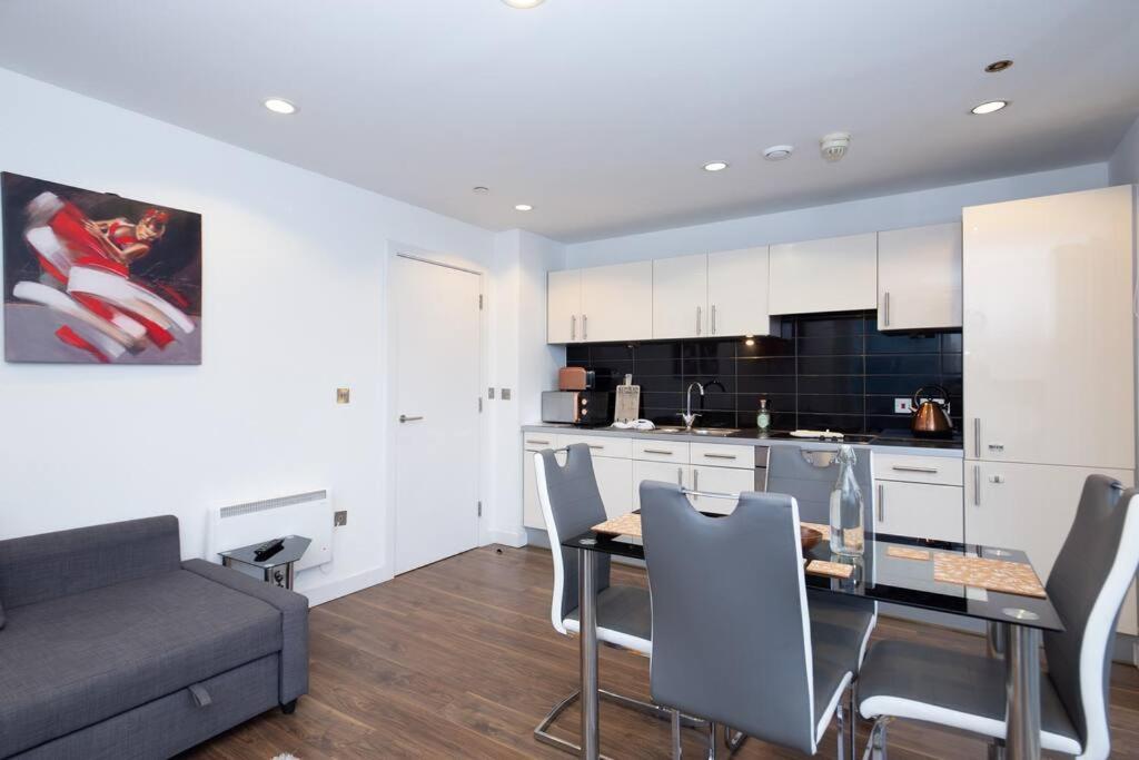 Stylish Mediacity 2bed, Sleeps 6, Amazing Views