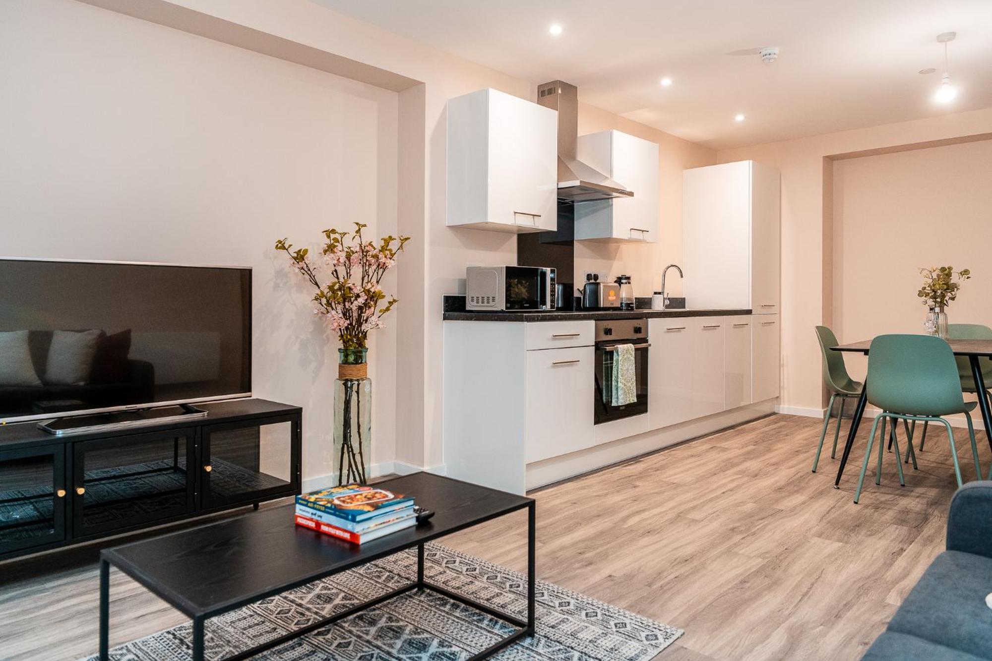 Entire 2 Bedroom And 2 Bathroom In -free Underground Parking Apartment Manchester
