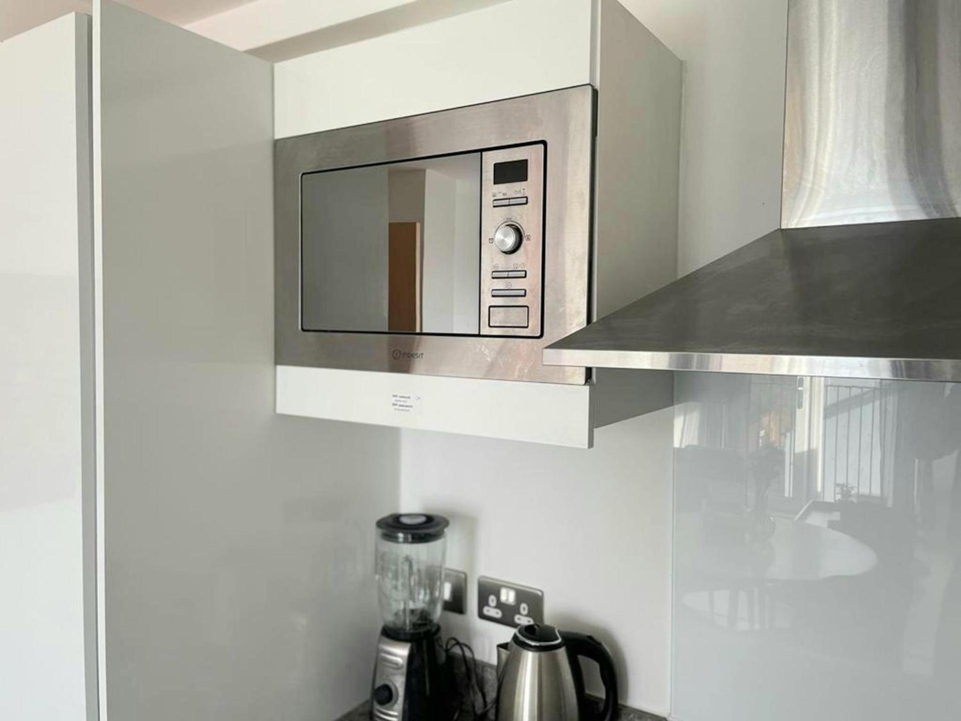 1br-sleeps2-streetsparking Manchester
