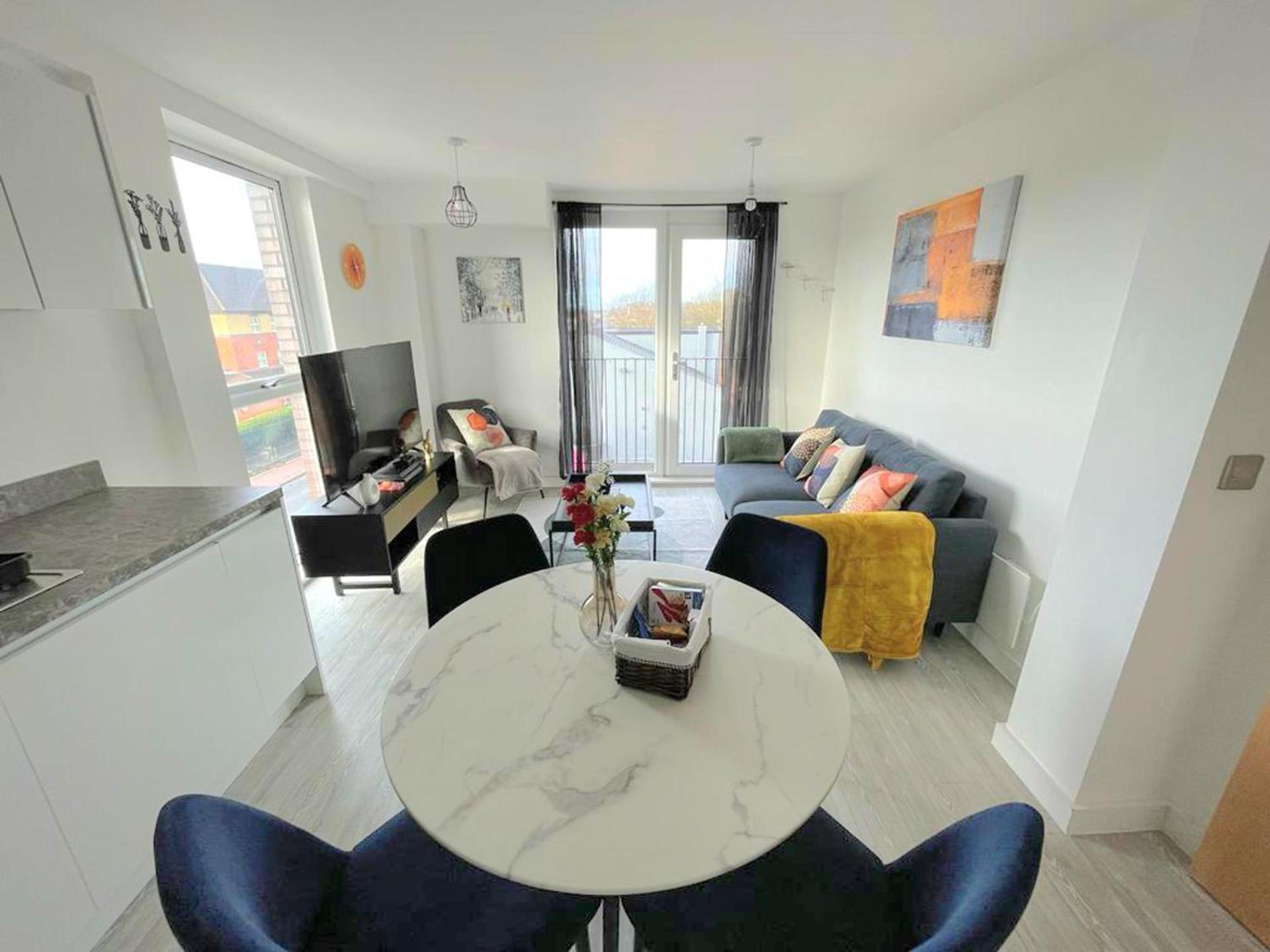 1br-sleeps2-streetsparking