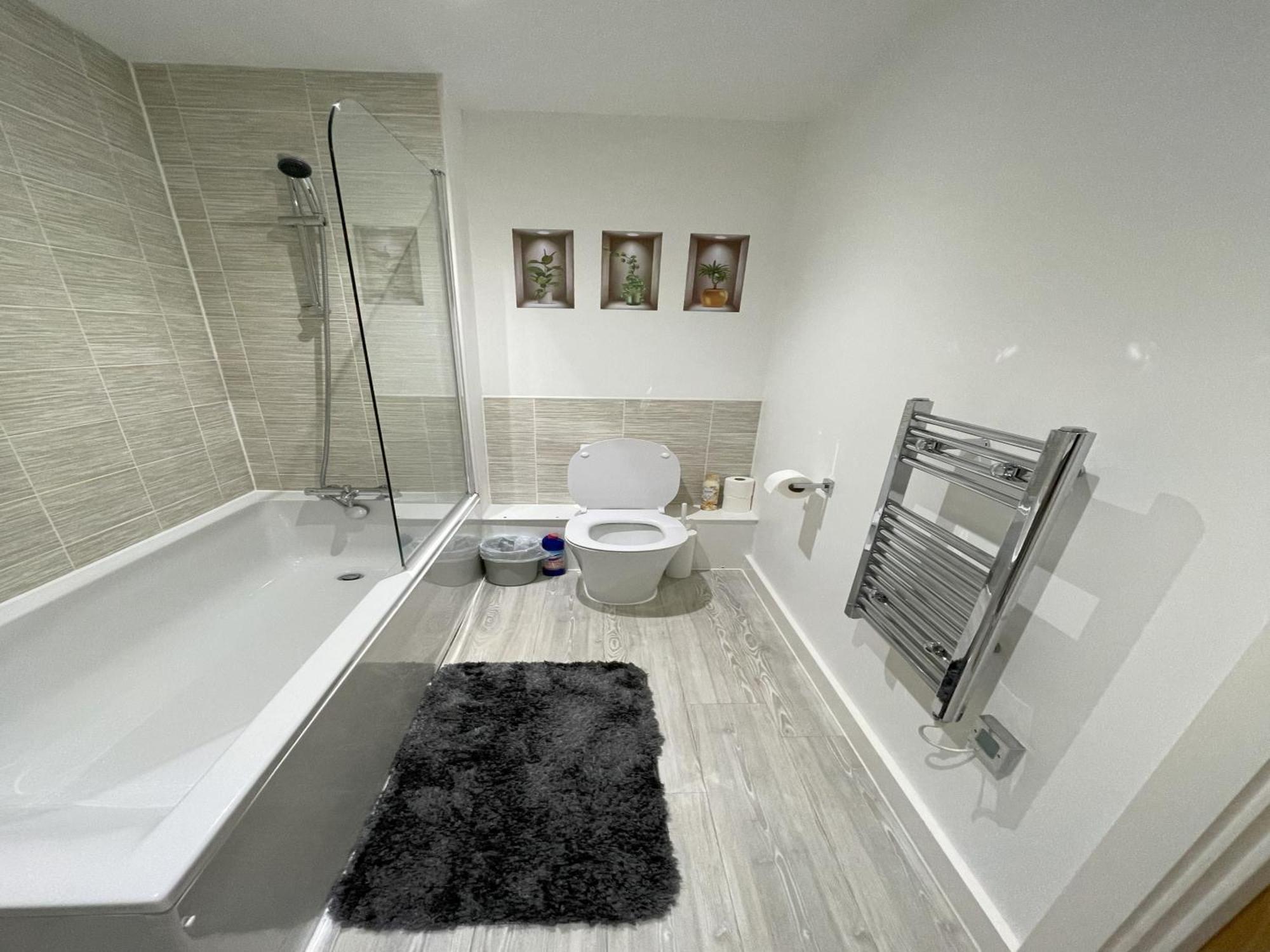 1br-sleeps2-streetsparking * Manchester