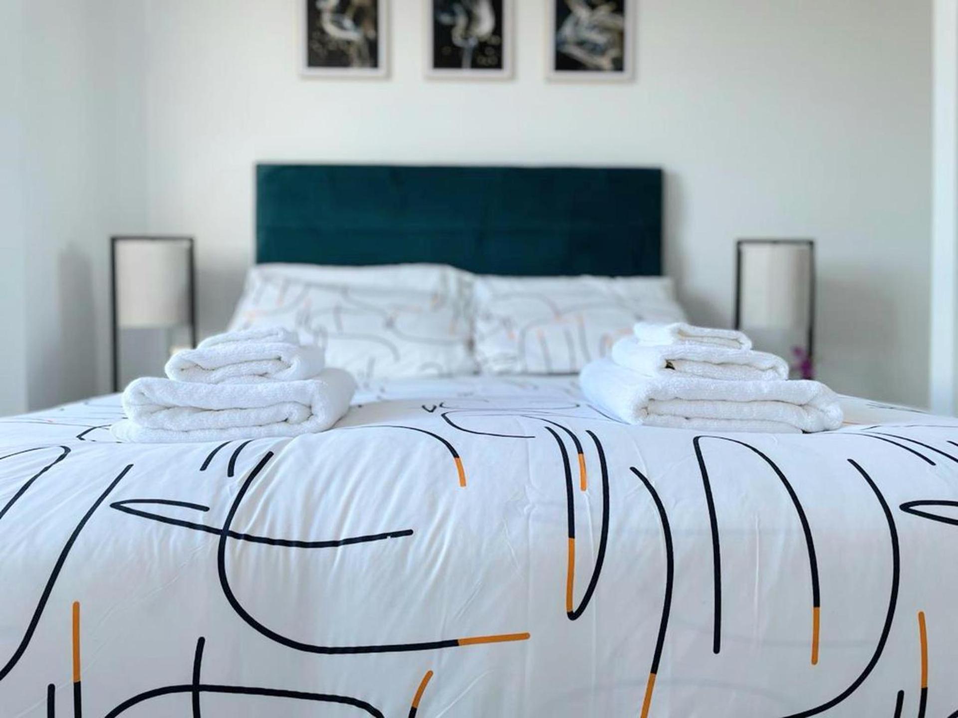 1br-sleeps2-streetsparking Apartment *