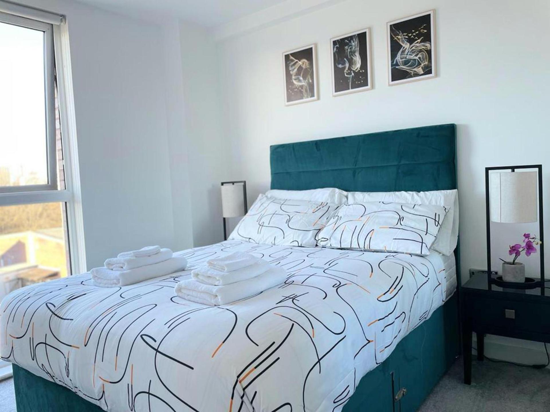 1br-sleeps2-streetsparking Apartment