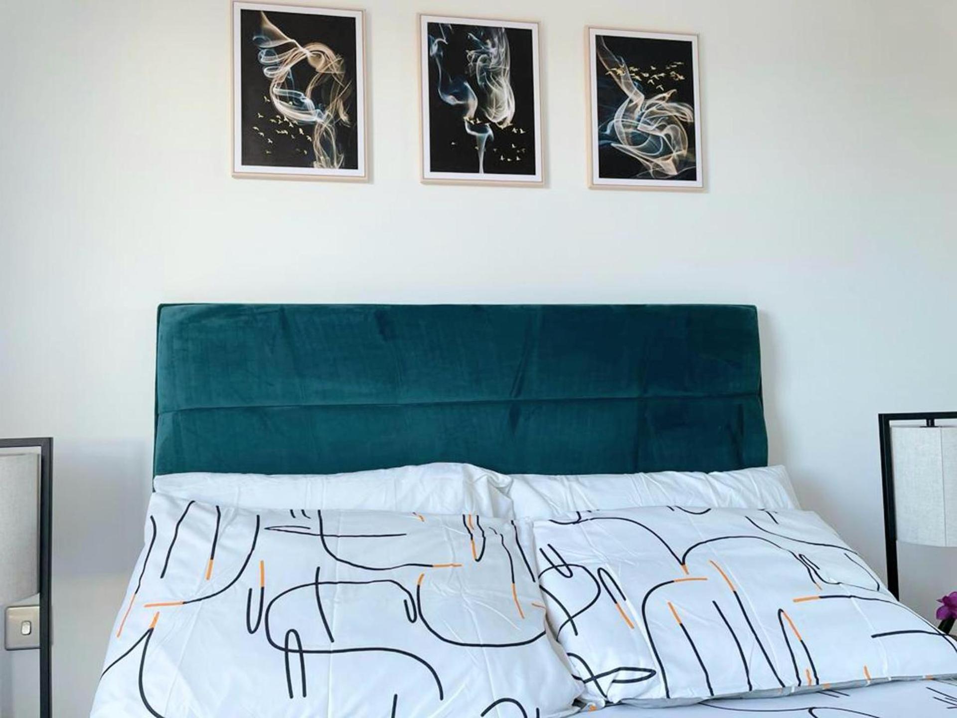 1br-sleeps2-streetsparking Manchester