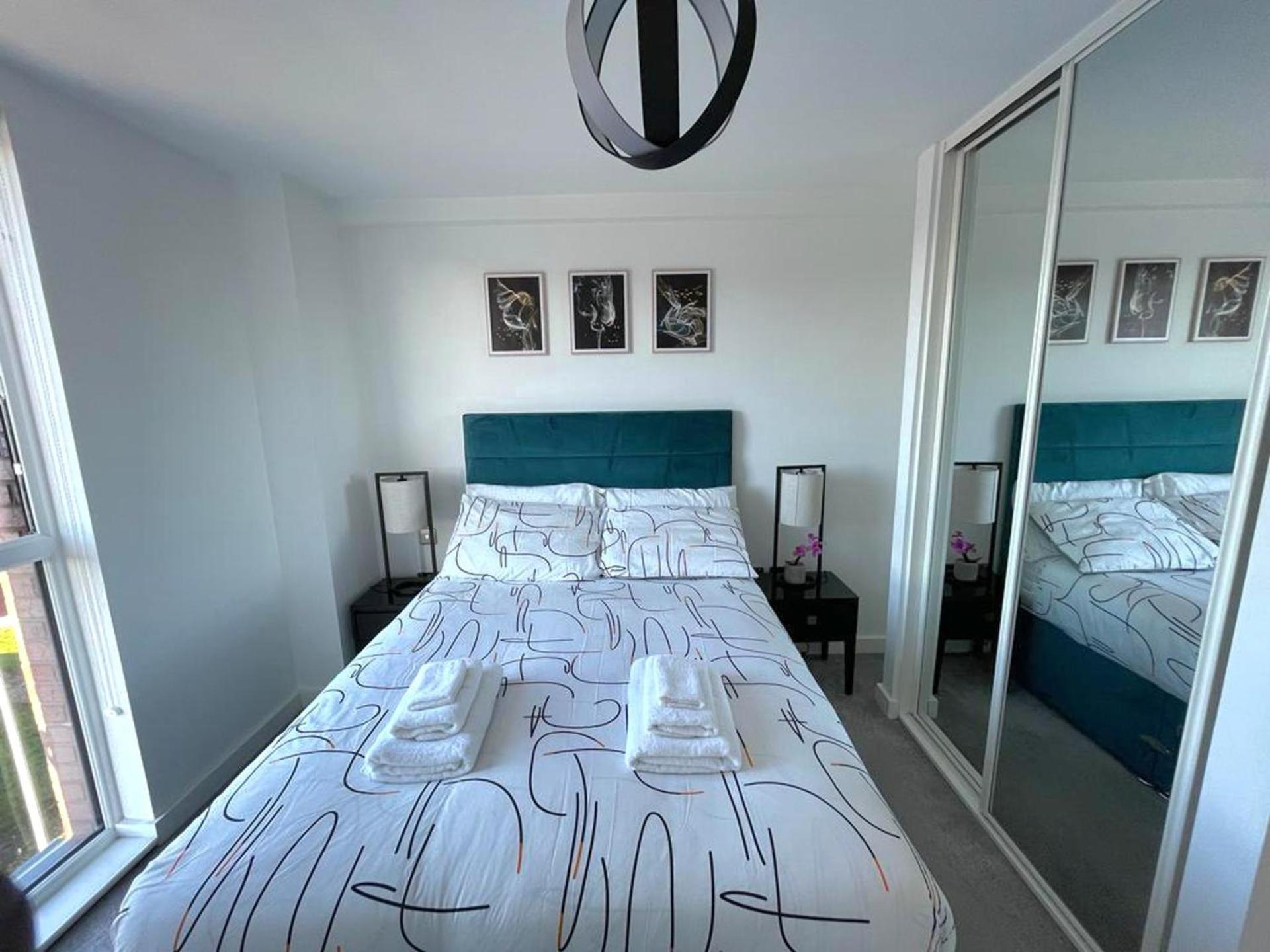 1br-sleeps2-streetsparking