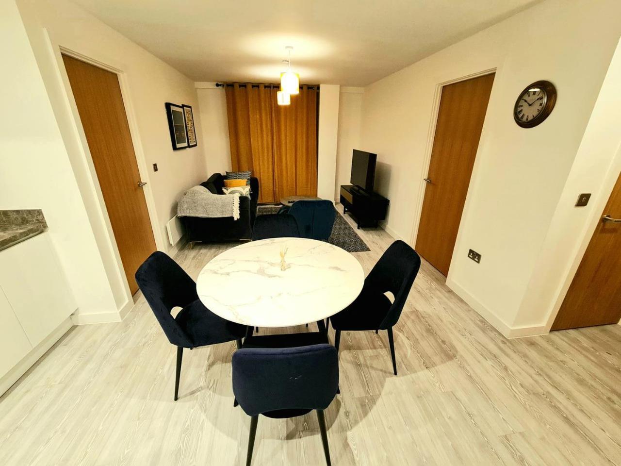 Apartment Exquisite Cosy 2-bed In Salford *