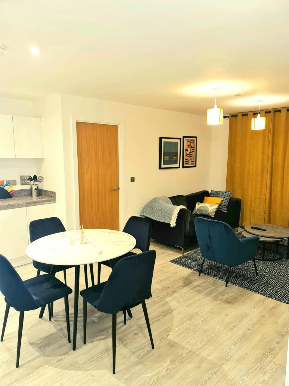 Exquisite Cosy 2-bed In Salford *