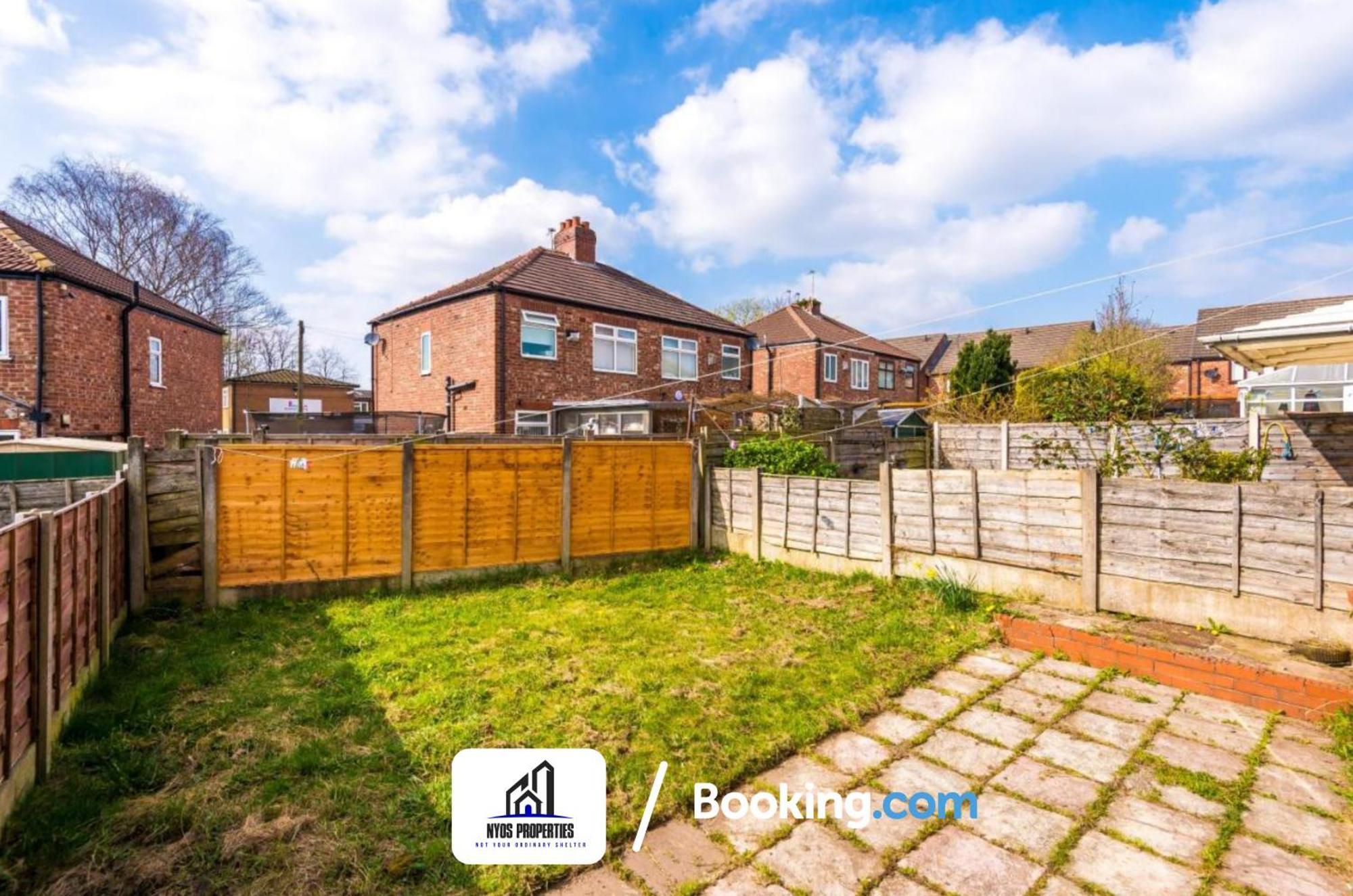 3 Bed House With Parking By Nyos Short Lets & Serviced * Manchester