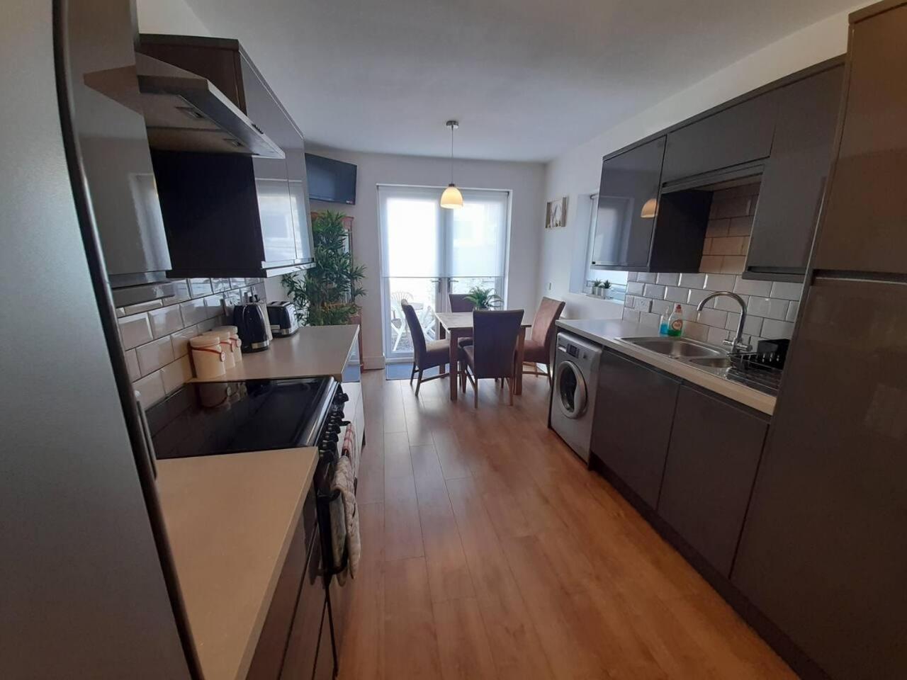 Holiday home Stylish 4 Bed House - 15 Min To Centre *