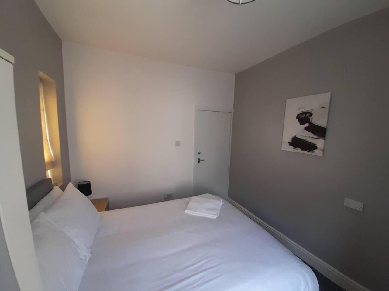 Stylish 4 Bed House - 15 Min To Centre Holiday home *