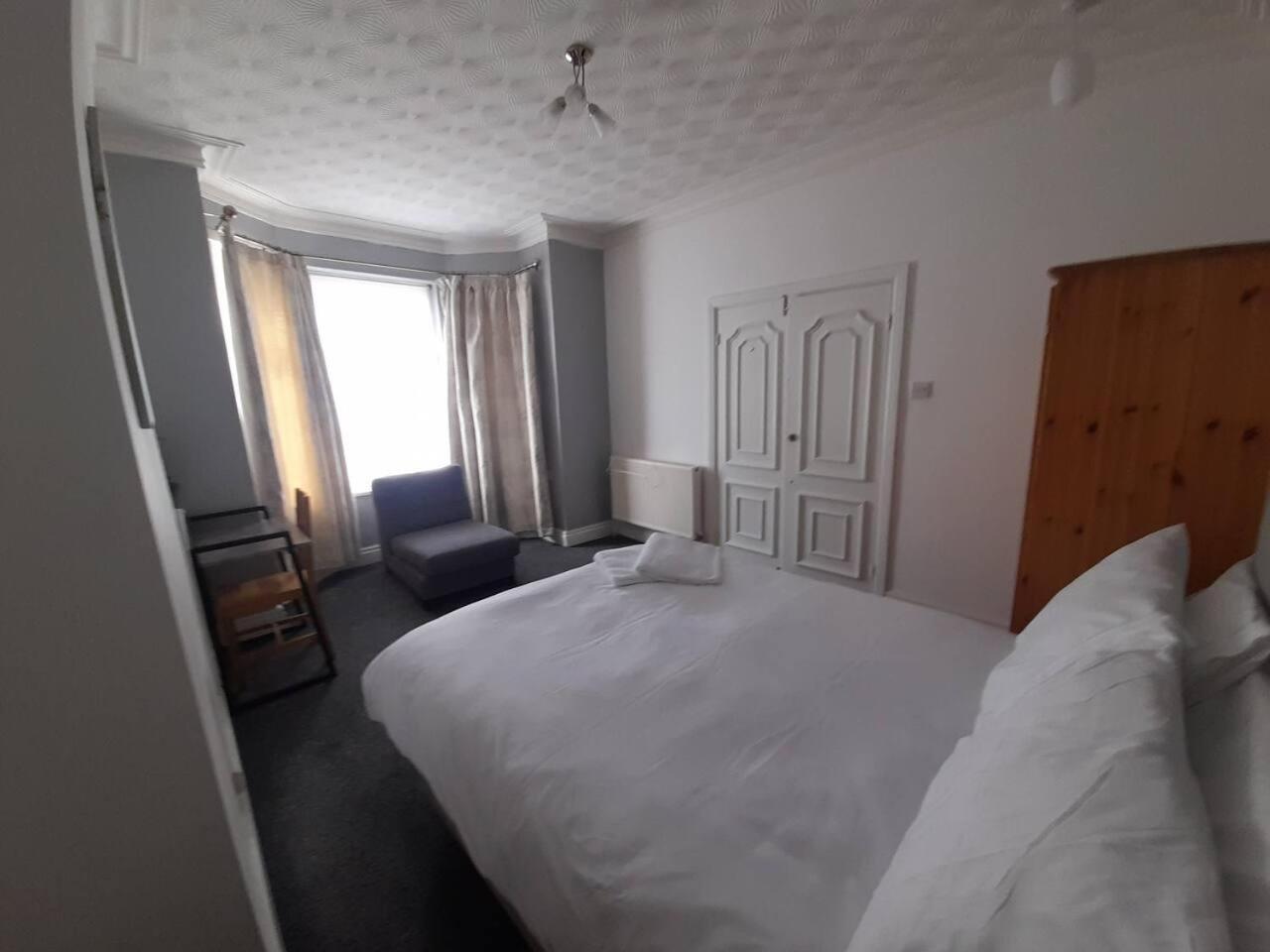 Stylish 4 Bed House - 15 Min To Centre Holiday home