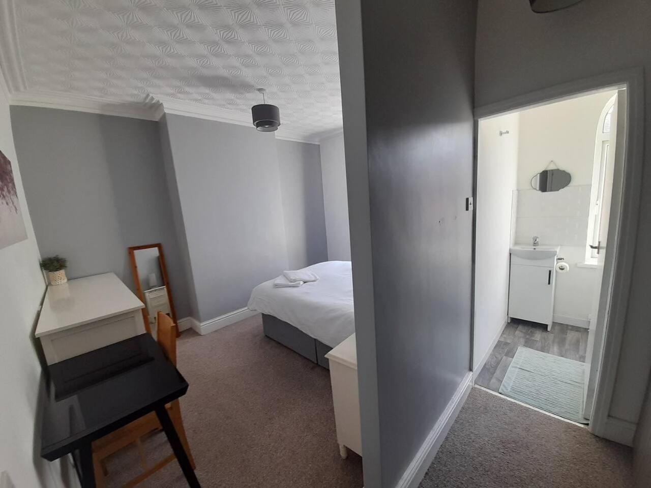 Holiday home Stylish 4 Bed House - 15 Min To Centre