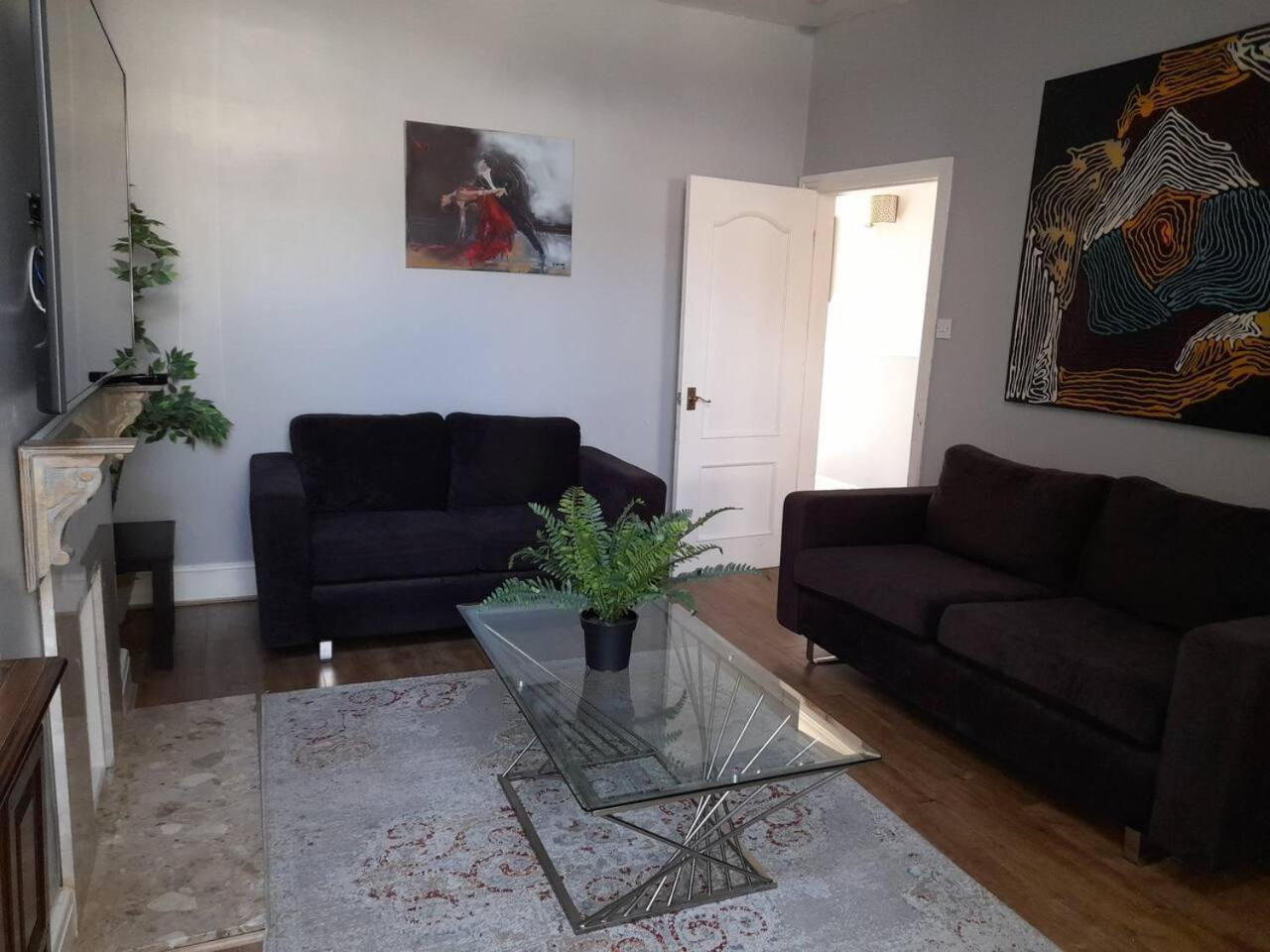 Holiday home Stylish 4 Bed House - 15 Min To Centre *