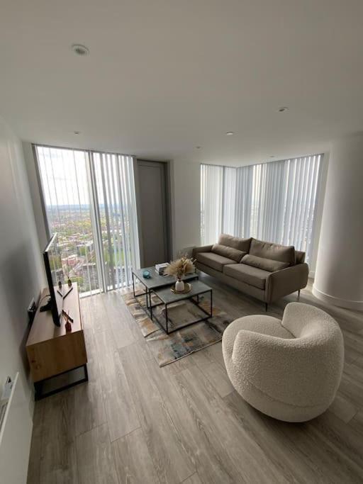 Modern 2 Bed Corner With Gym &