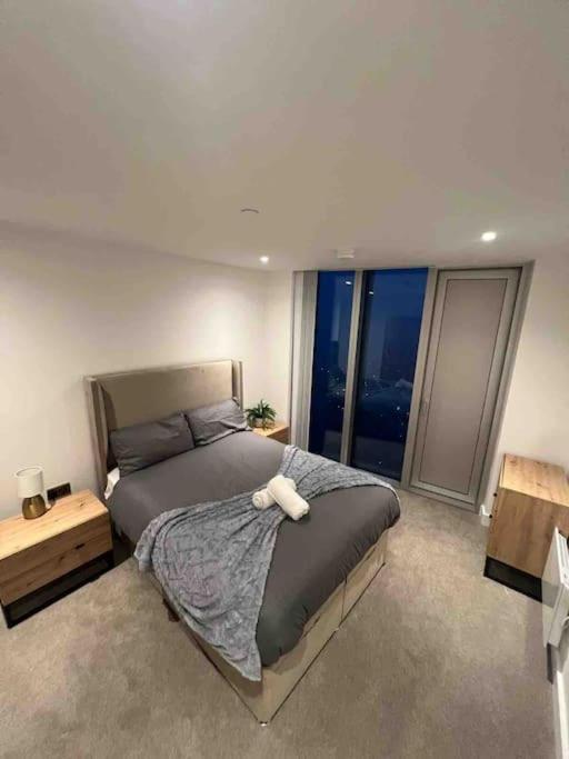 Modern 2 Bed Corner With Gym & Apartment *