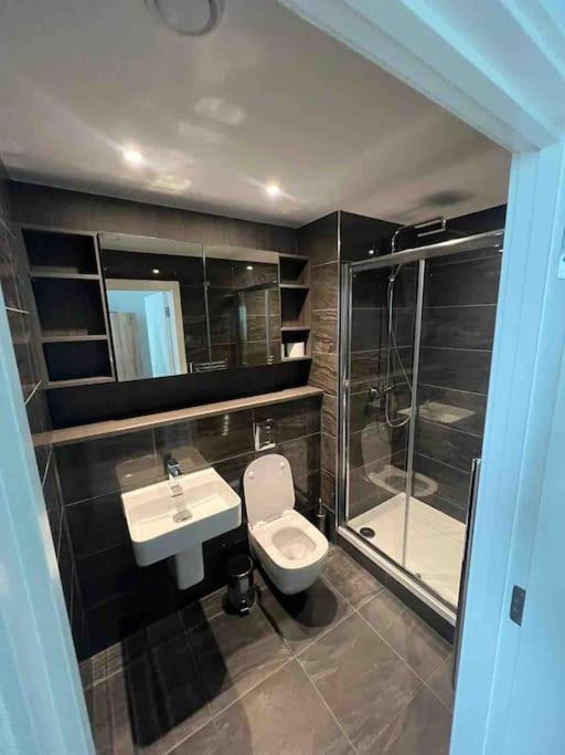 Apartment Modern 2 Bed Corner With Gym & Manchester