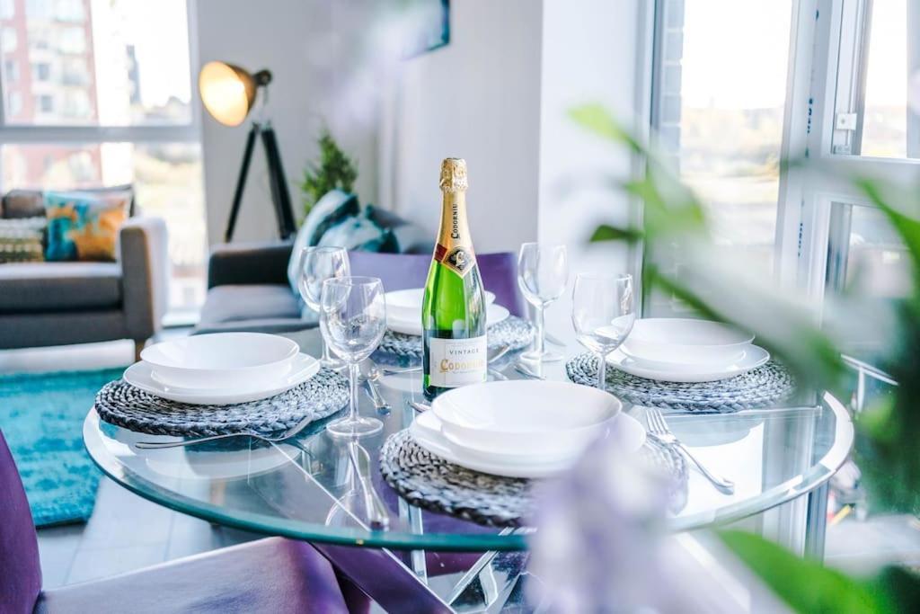 Lux Livin' - Luxury 5 Bed Centre Apartment Manchester