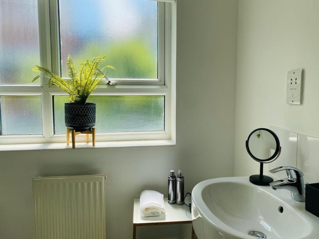 Homestay Modern, Stylish And Central *