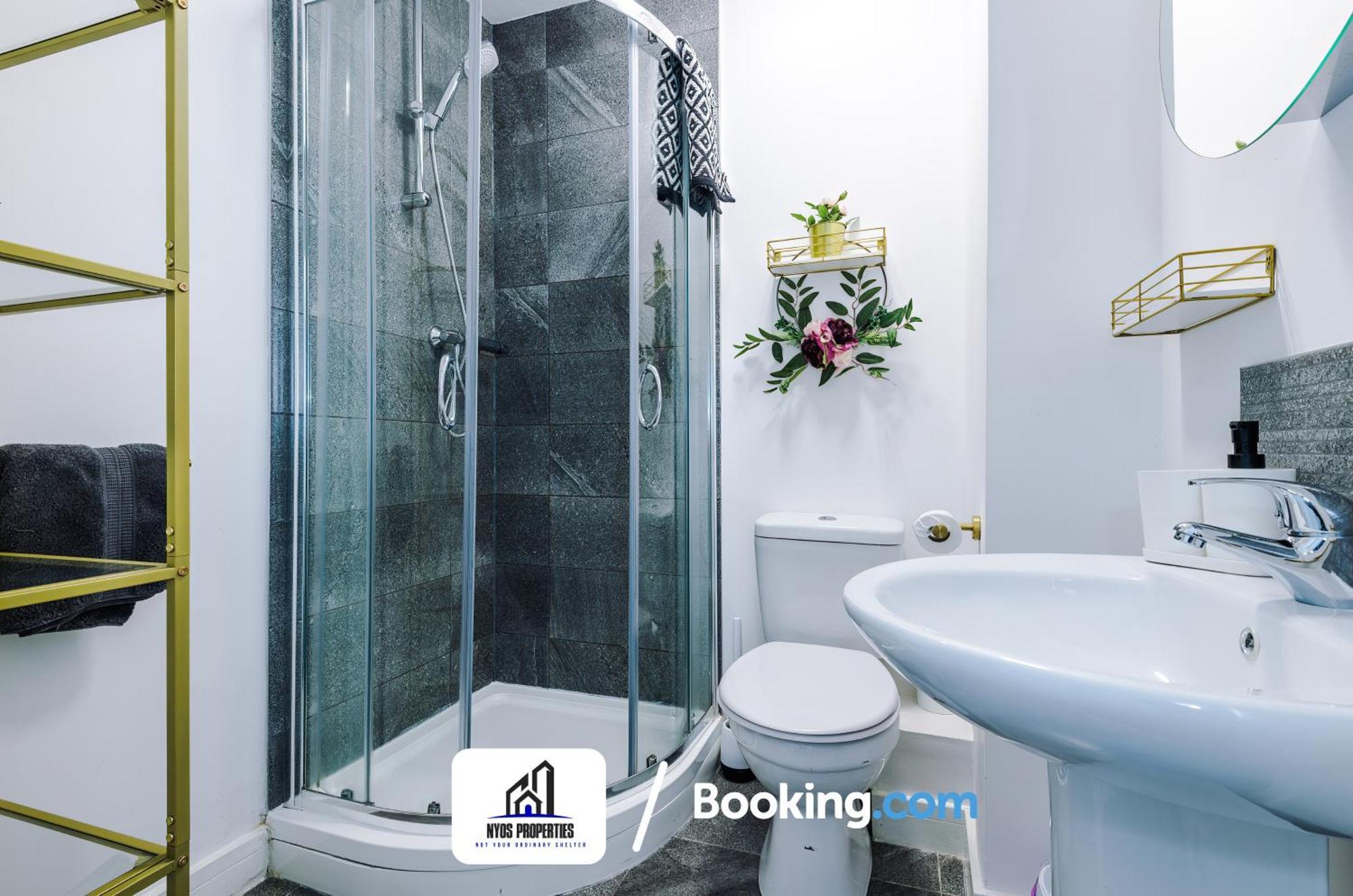 Media City Apt Sleeps8, 25 Percent Off For Monthly Stays, Business & Leisure